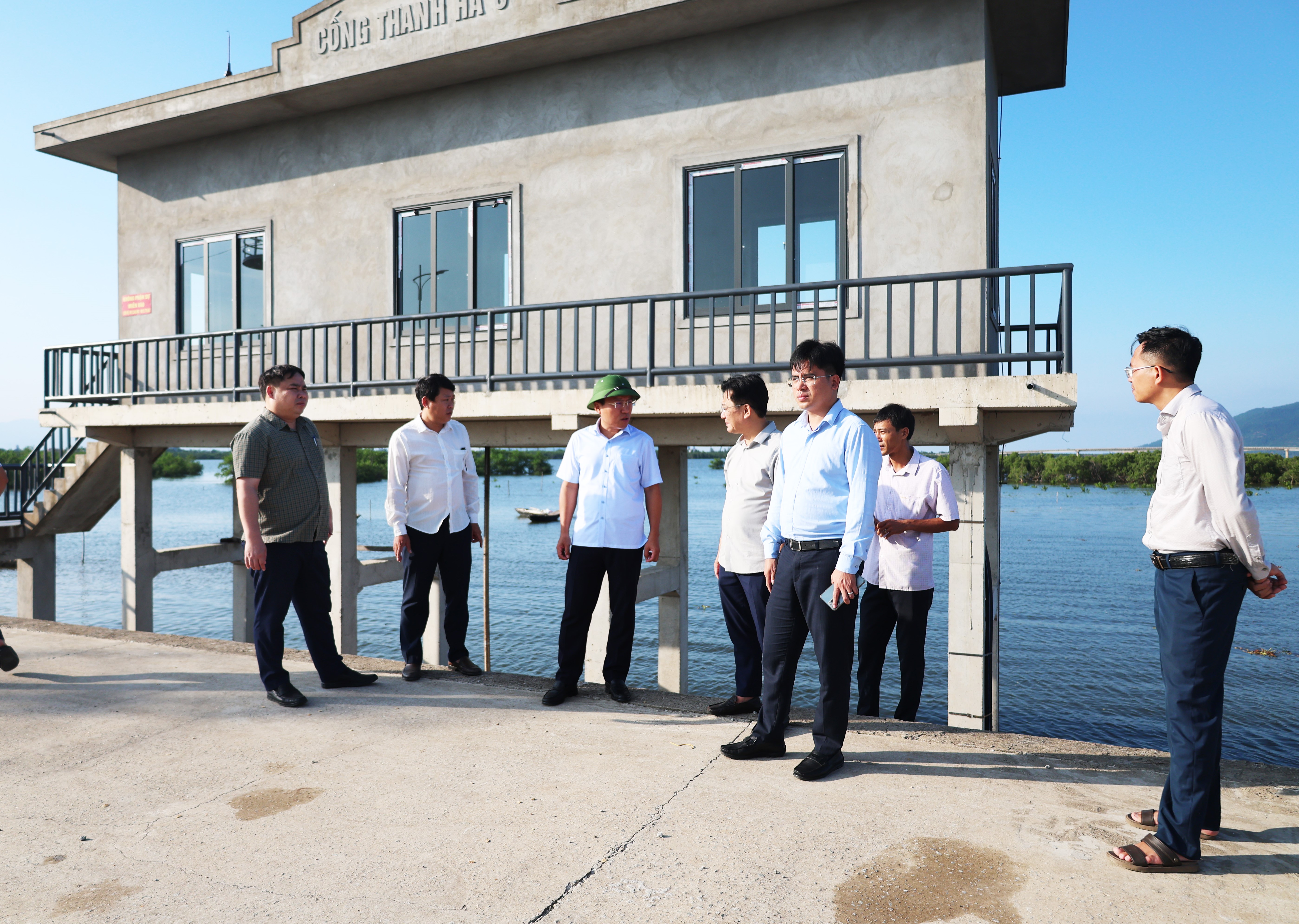Lãnh đạo phường Trần Phú kiểm tra các công trình, chủ động ứng phó mưa lũ