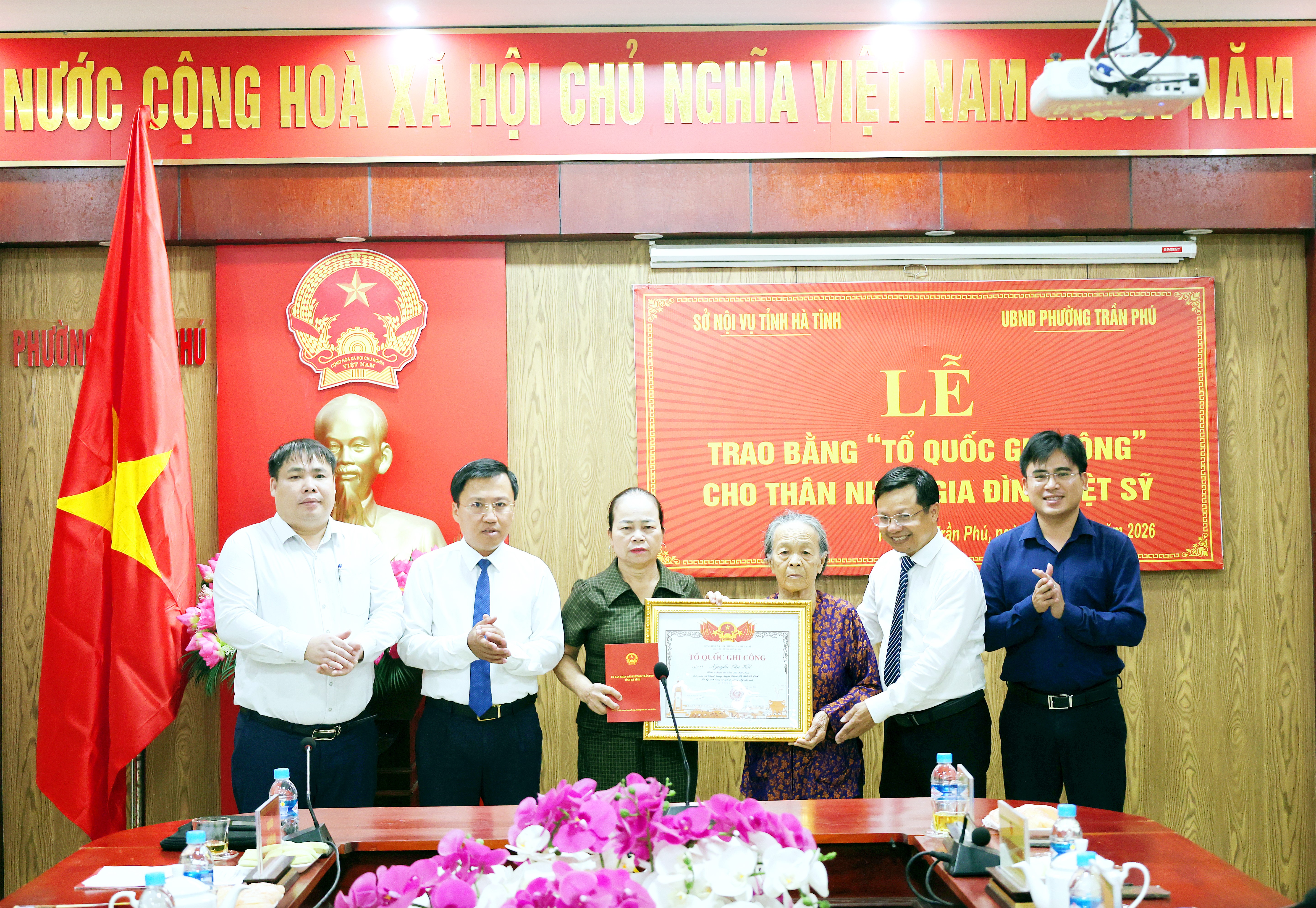 Trao Bằng “Tổ quốc ghi công” cho thân nhân liệt sĩ Nguyễn Văn Hải