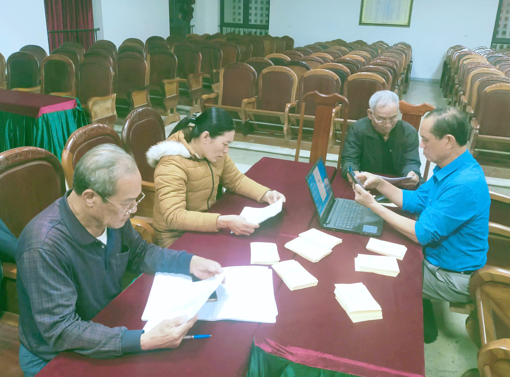 Các tổ bầu cử Trần phú tăng tốc cấp phát thẻ cử tri