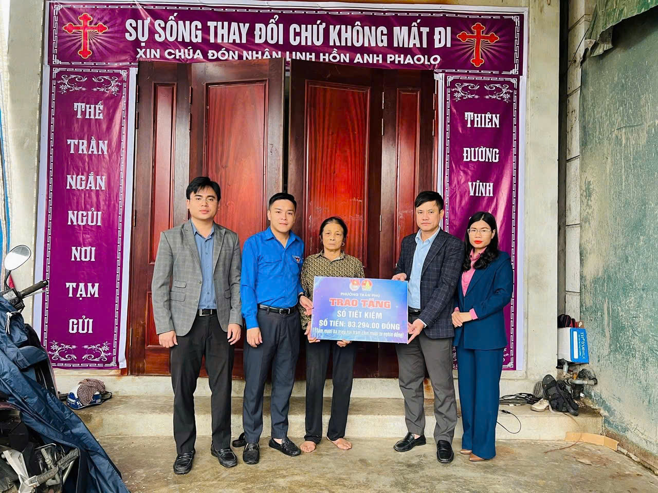 Mặt trận Tổ quốc, Đoàn thanh niên và Hội đồng đội phường Trần Phú vận động ủng hộ gia đình khó khăn với tổng số tiền hơn 127 triệu đồng