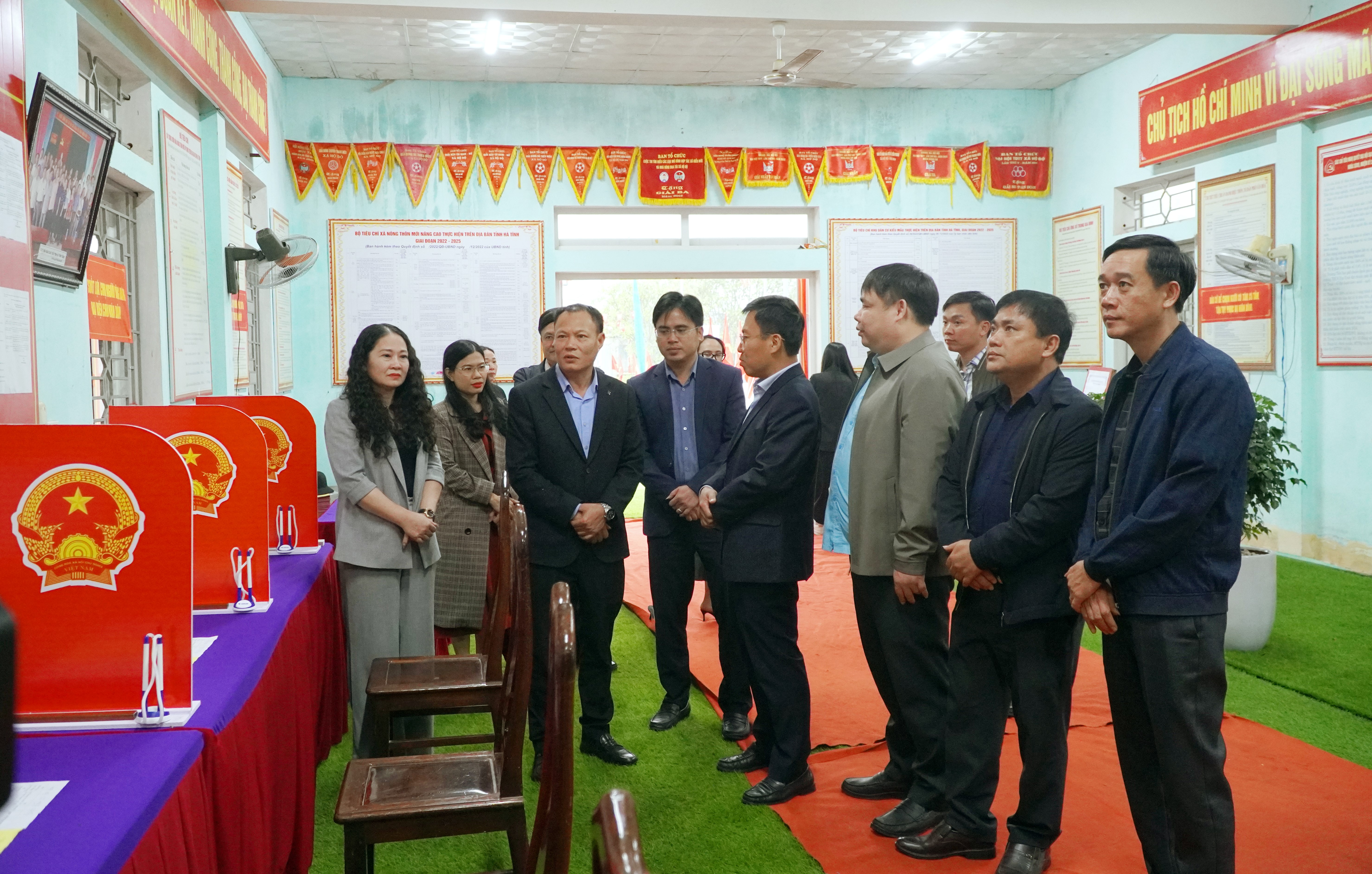 Đoàn kiểm tra của BCĐ bầu cử tỉnh giám sát công tác chuẩn bị bầu cử tại phường Trần Phú