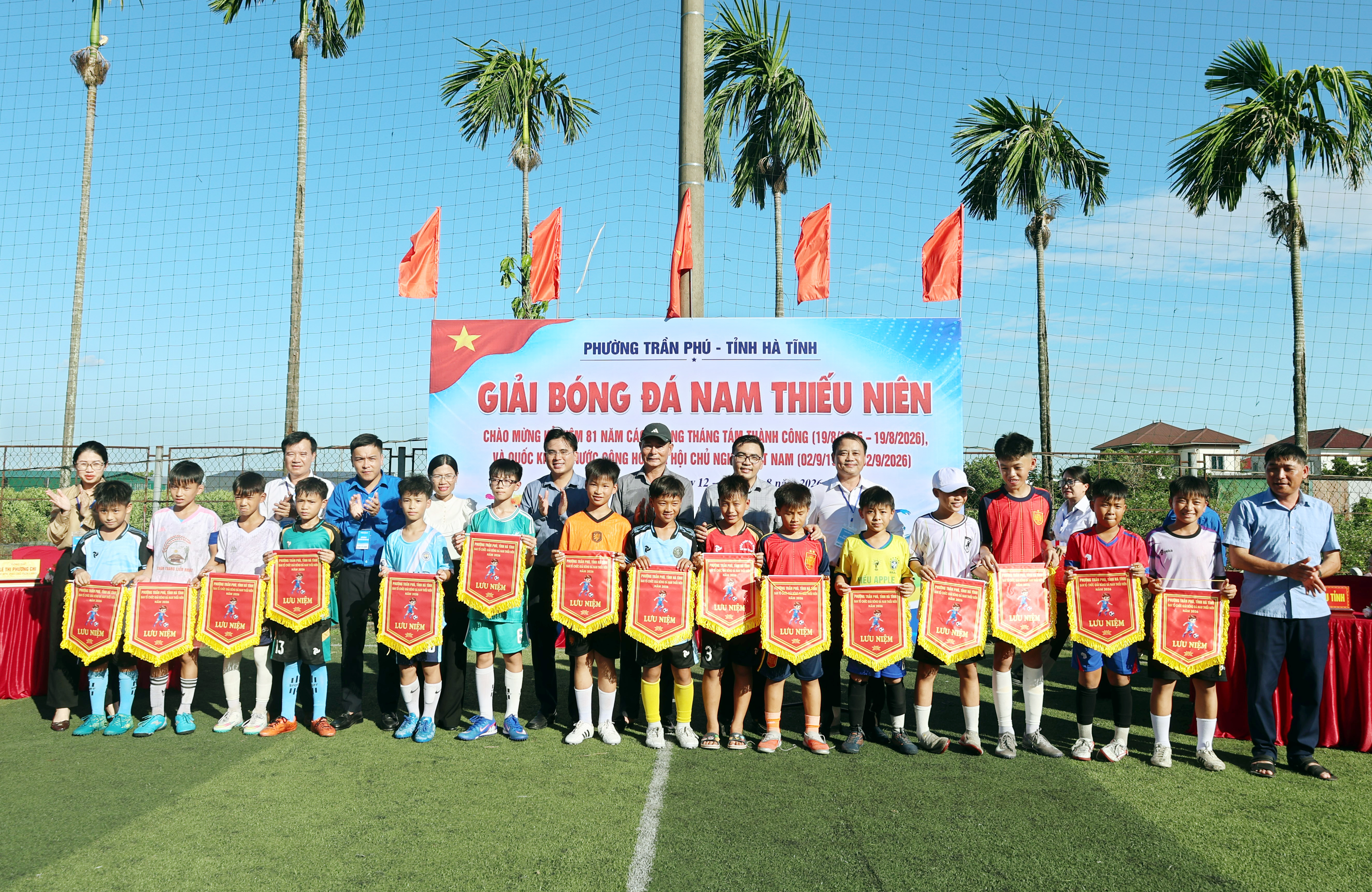 Sôi động giải bóng đá nam Thiếu niên phường Trần Phú năm 2026
