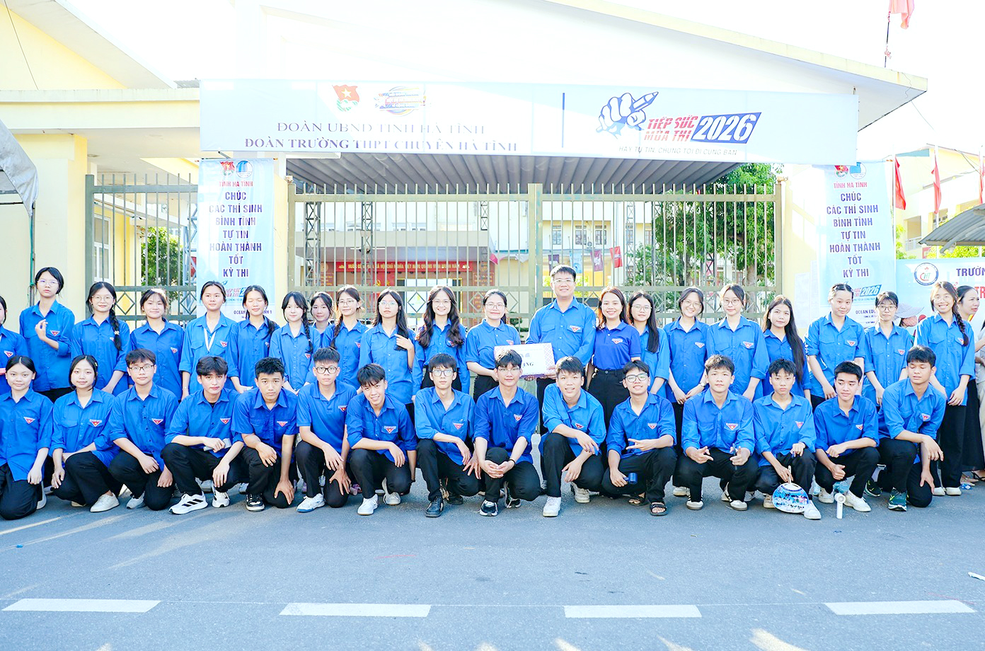 Trần Phú tiếp sức cho gần 2.000 sĩ tử bước vào ngày thi đầu tiên