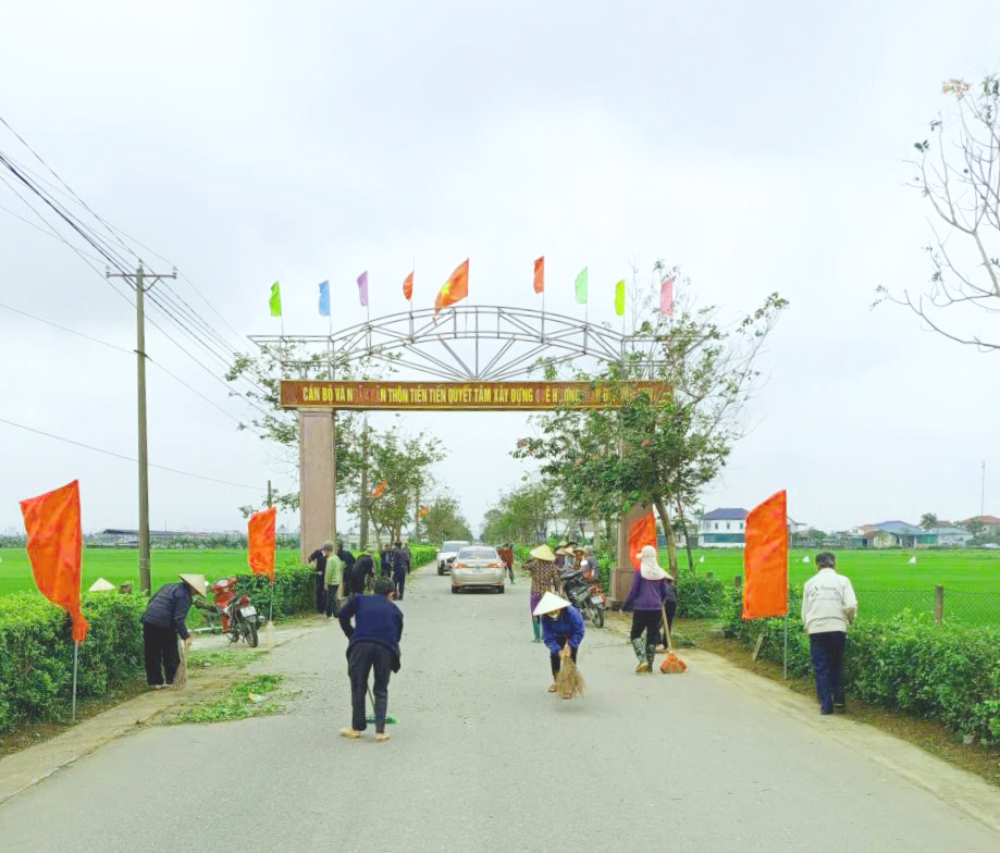 Nhân dân Trần Phú ra quân vệ sinh môi trường, tạo khí thế hướng về ngày bầu cử