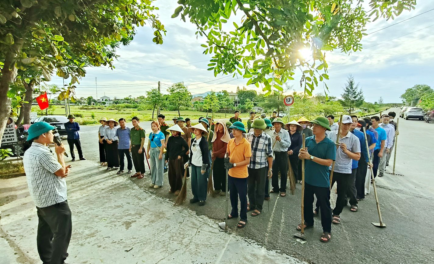 Phường Trần Phú sôi nổi ra quân hưởng ứng phong trào “Toàn dân chung tay bảo vệ môi trường”
