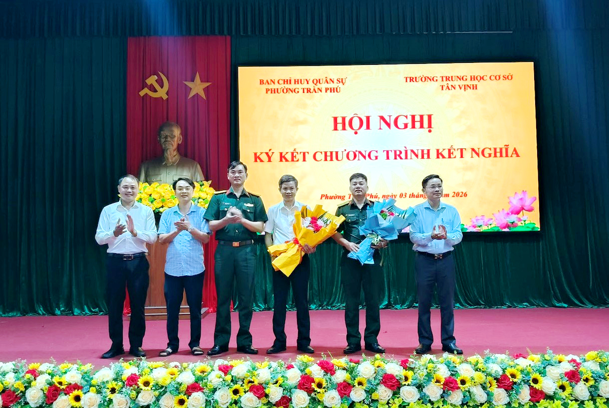 Ban CHQS phường Trần Phú và Trường THCS Tân Vịnh ký kết chương trình kết nghĩa