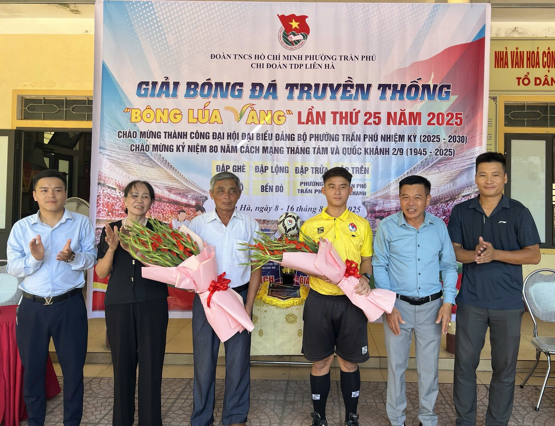 TỔ DÂN PHỐ LIÊN HÀ KHAI MẠC GIẢI BÓNG ĐÁ BÔNG LÚA VÀNG NĂM 2025 