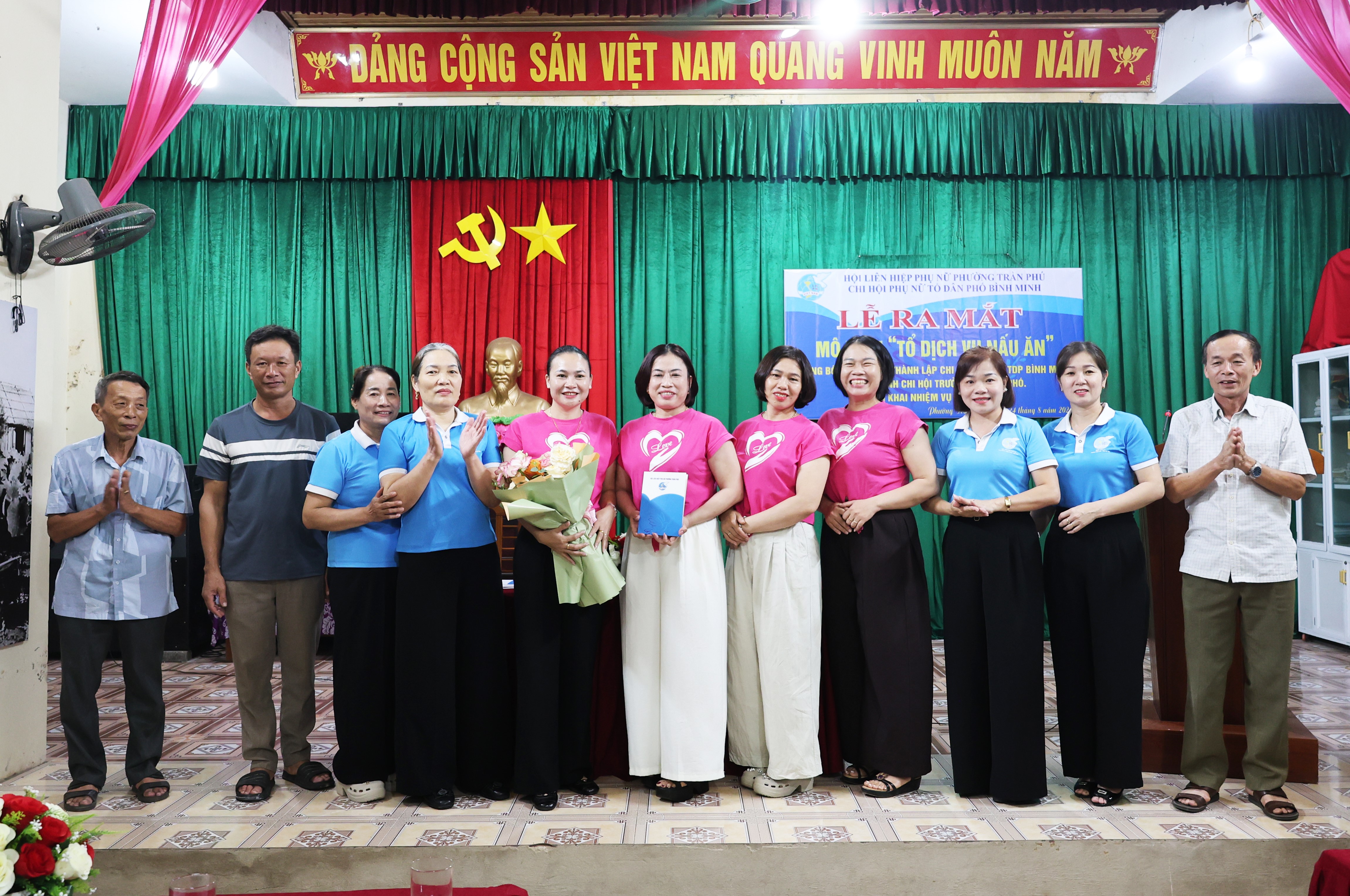 Phụ nữ Bình Minh ra mắt chi hội và mô hình dân vận khéo “tổ dịch vụ nấu ăn”