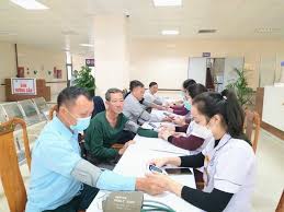 chính sách hỗ trợ người thuộc hộ nghèo, hộ cận nghèo, người bệnh tâm thần, người bị nhiễm HIV/AIDS và một số đối tượng có hoàn cảnh khó khăn khi khám bệnh, chữa bệnh tại các cơ sở y tế.