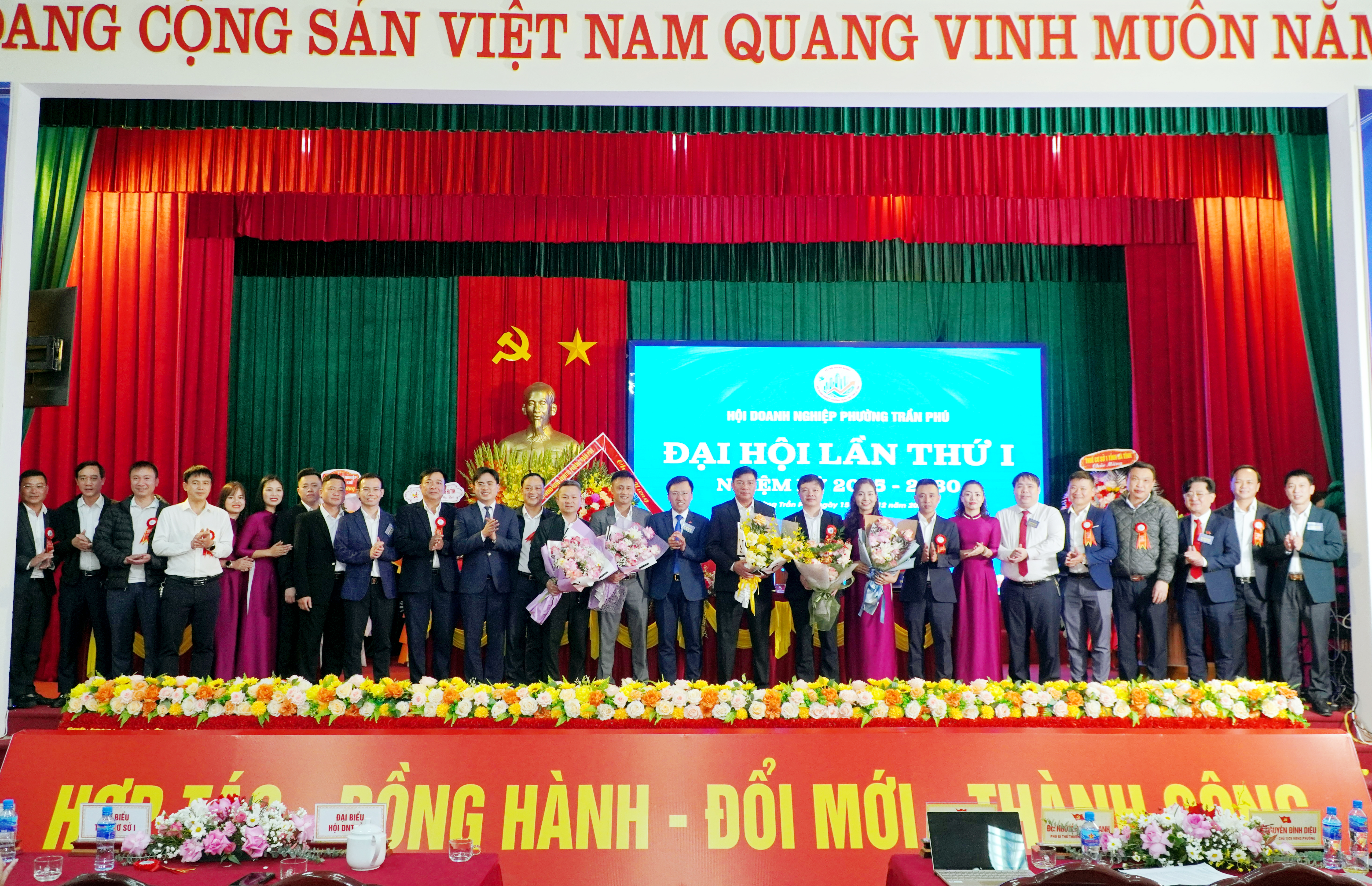 Phát động phong trào thi đua phát triển mạnh doanh nghiệp tư nhân, nâng cao hiệu quả doanh nghiệp nhà nước