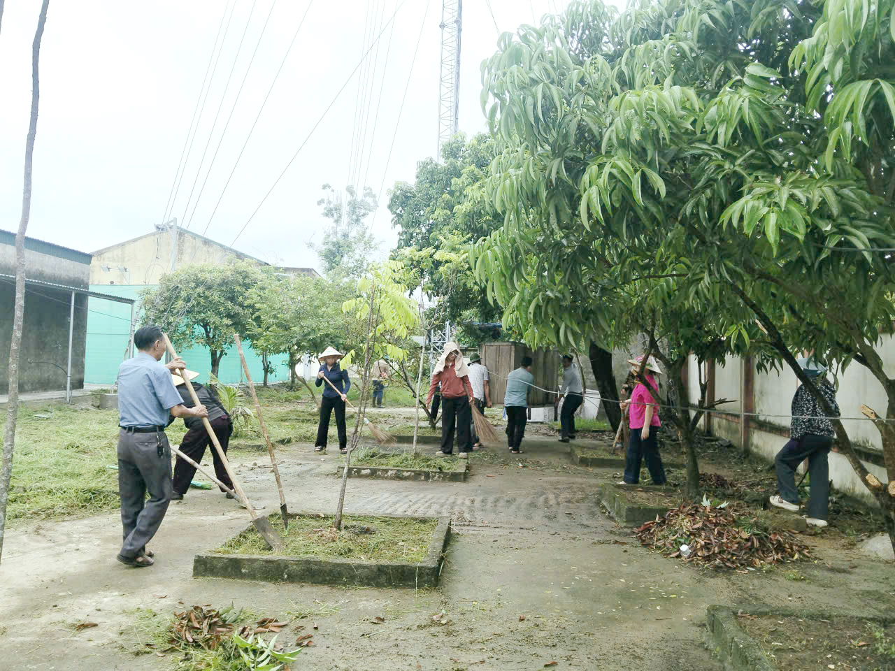 Phường Trần Phú ra quân tổng vệ sinh môi trường, chỉnh trang đô thị phục vụ diễn tập