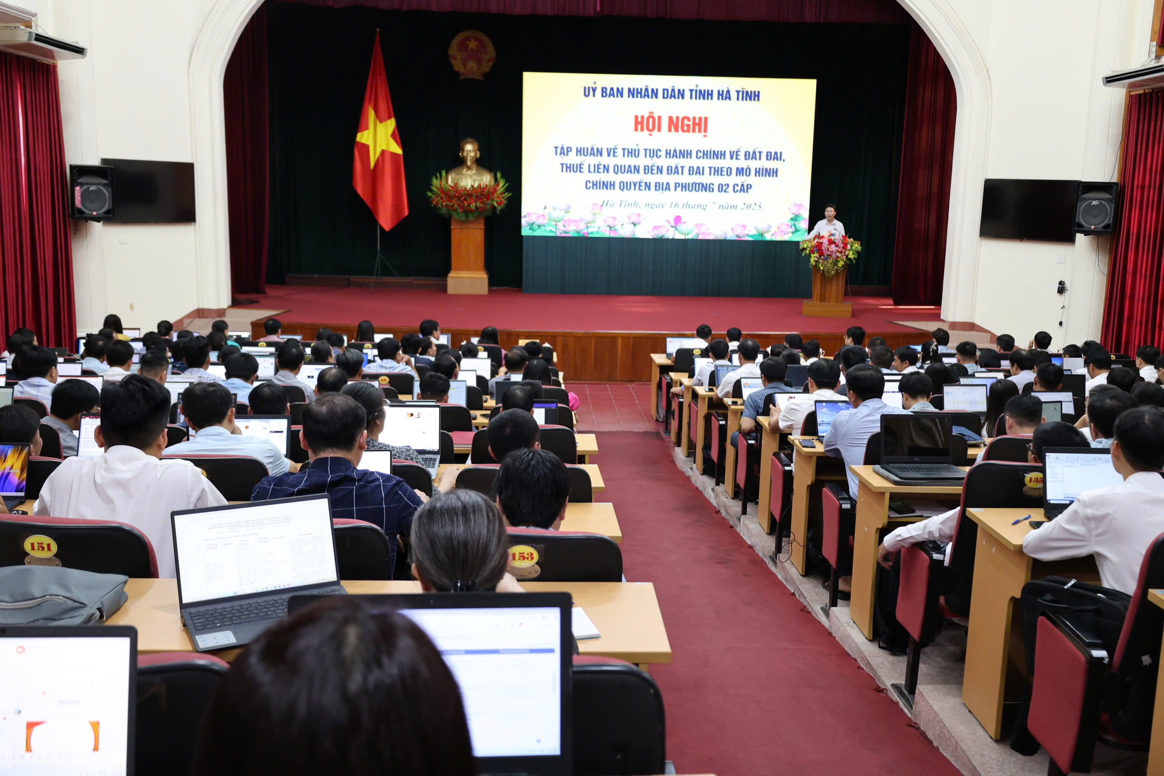 Tập huấn về thủ tục hành chính về đất đai, thuế liên quan đến đất đai theo mô hình chính quyền địa phương 2 cấp
