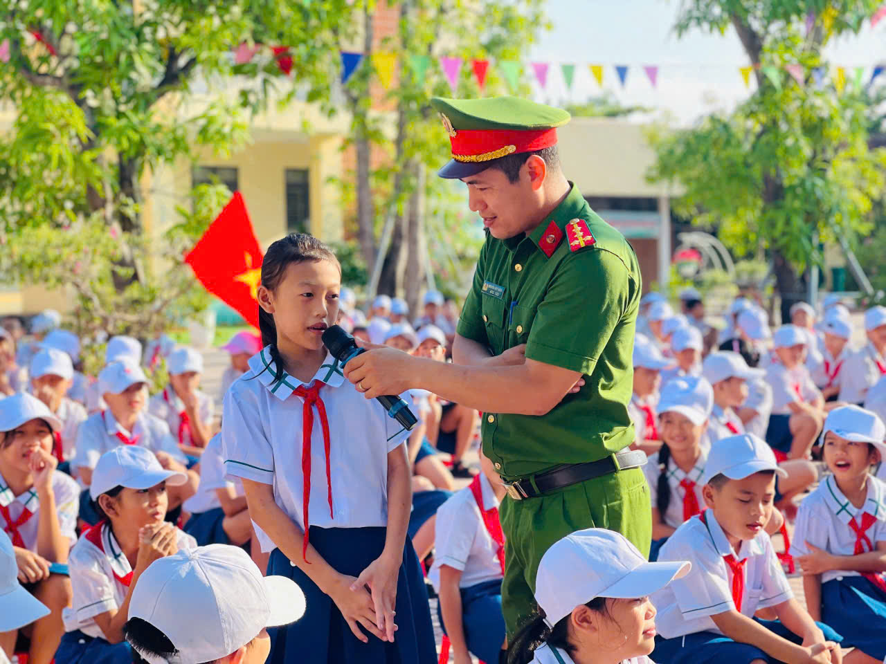 Trường TH Quang Trung trang bị kỹ năng an toàn cho học sinh ngay đầu năm học