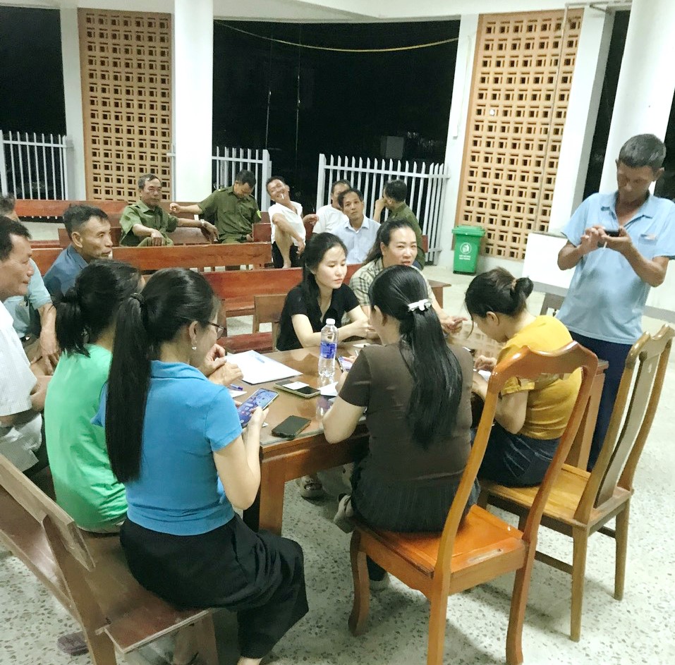 Phường Trần Phú bứt phá mạnh mẽ sau hai ngày cao điểm cài đặt ứng dụng công dân số I-Hatinh