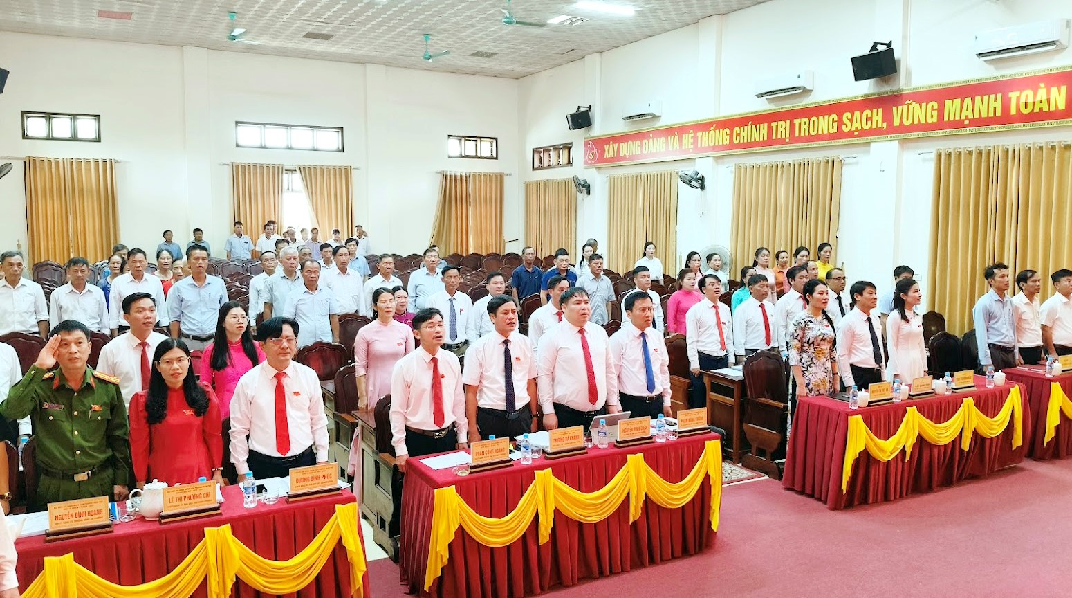 Khai mạc kỳ họp thứ 2 HĐND phường Trần Phú khóa II: xem xét, quyết nghị nhiều nội dung quan trọng về phát triển kinh tế - xã hội
