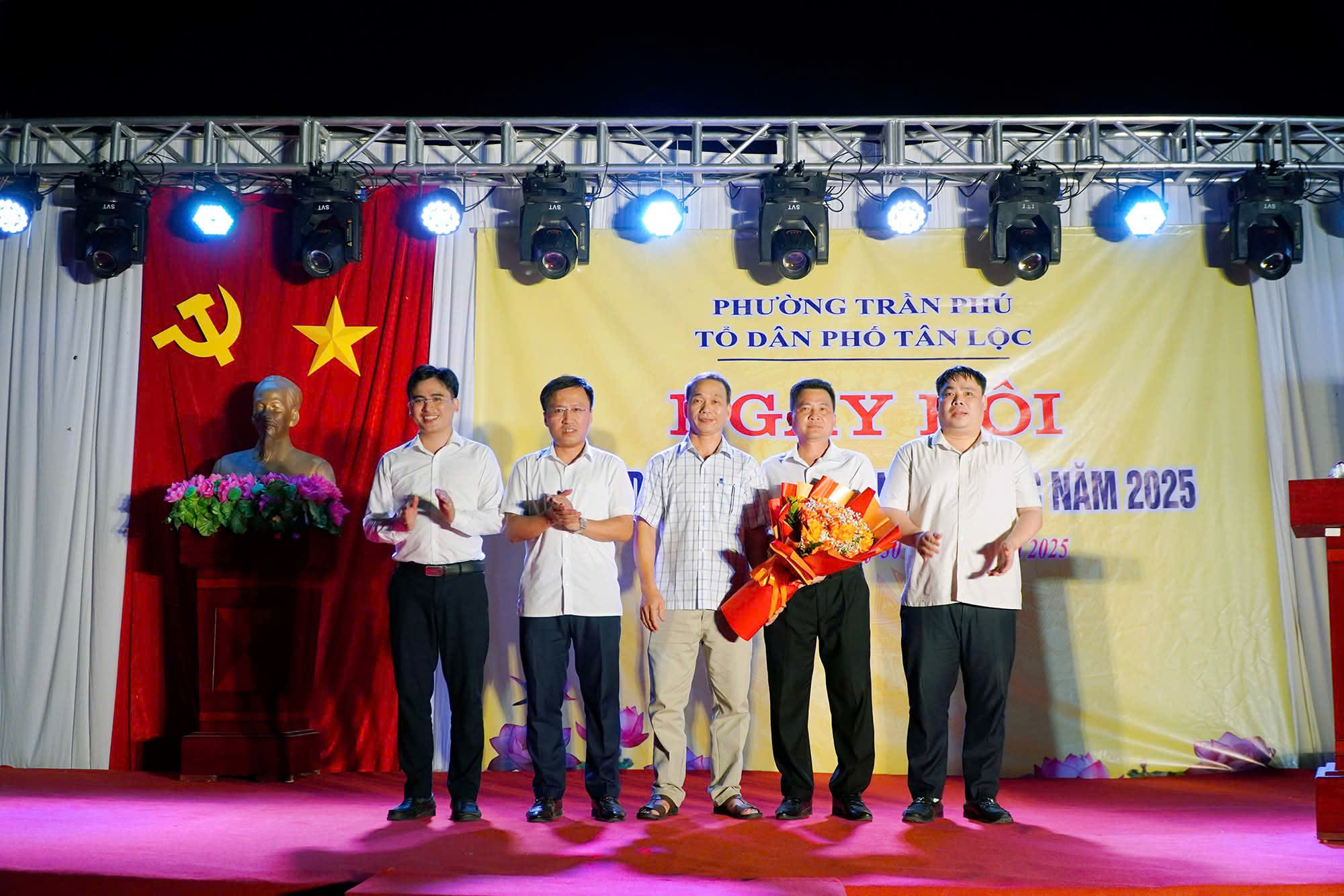 PHƯỜNG TRẦN PHÚ - TỔ CHỨC ĐIỂM “NGÀY HỘI TOÀN DÂN BẢO VỆ AN NINH TỔ QUỐC” NĂM 2025