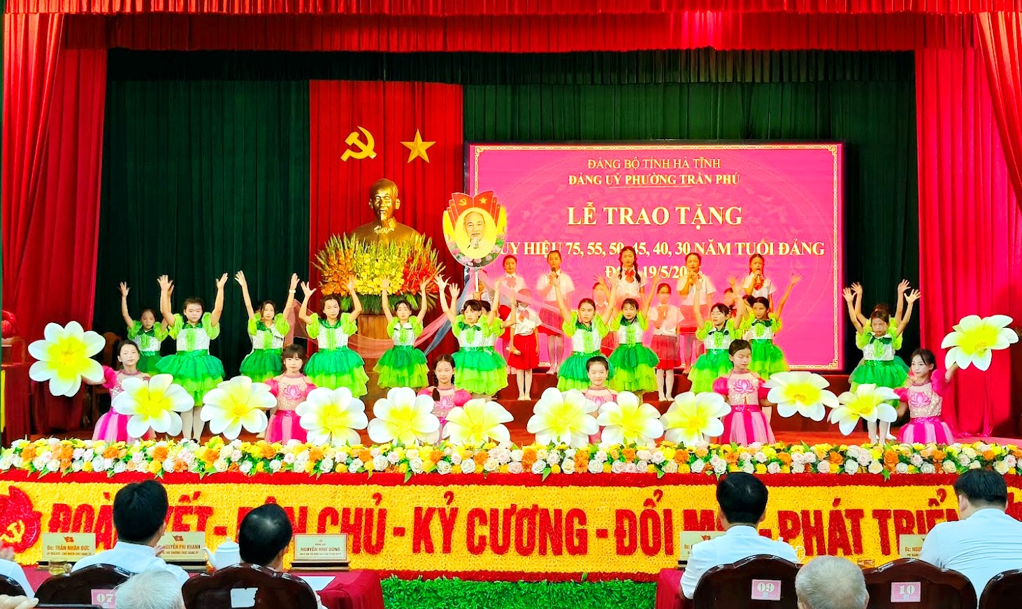 Liên đội Trường Tiểu học Thạch Hạ sôi nổi hoạt động kỷ niệm 136 năm Ngày sinh Chủ tịch Hồ Chí Minh