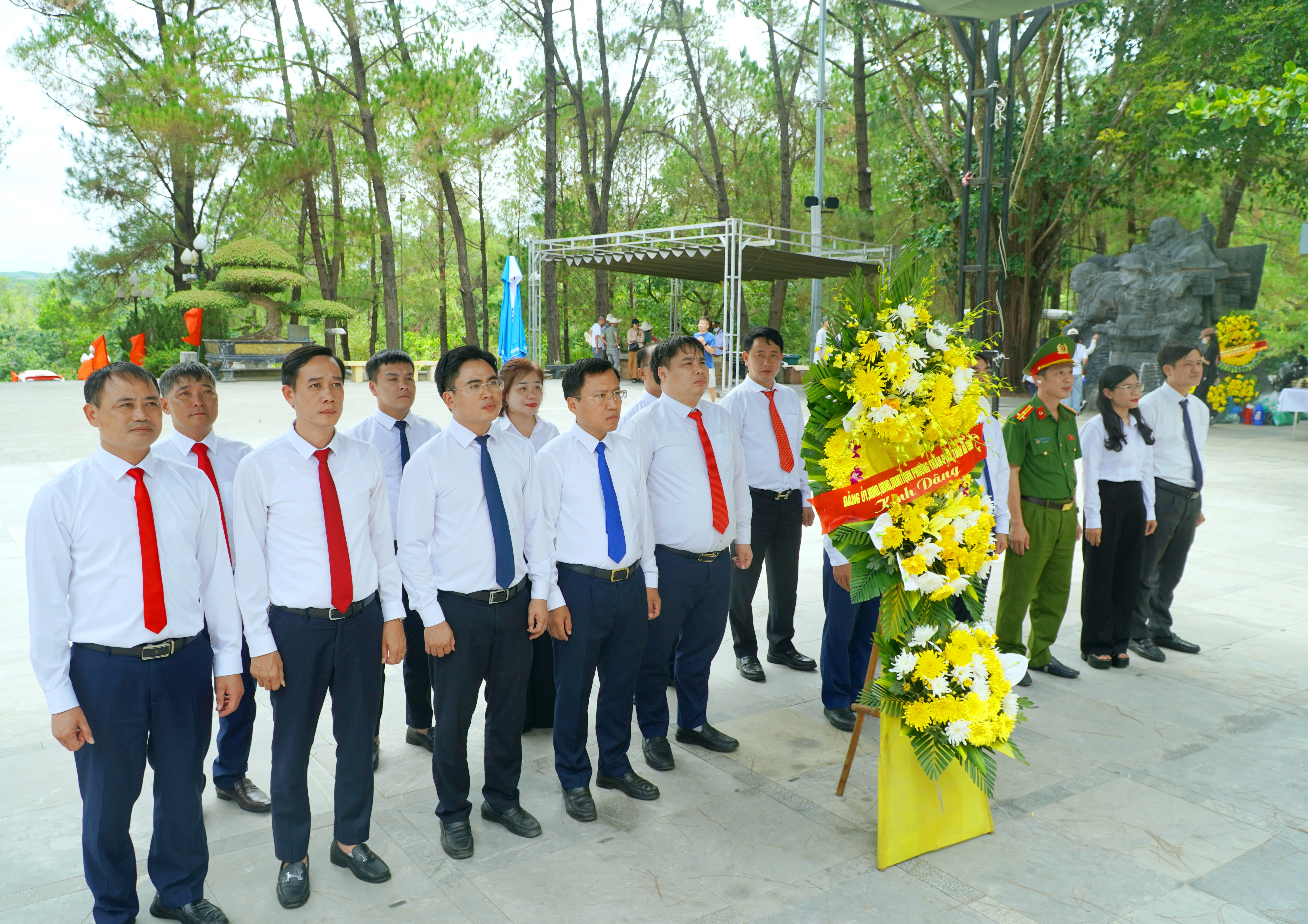 Phường Trần Phú dâng hương tri ân các Anh hùng liệt sĩ tại Quảng Trị
