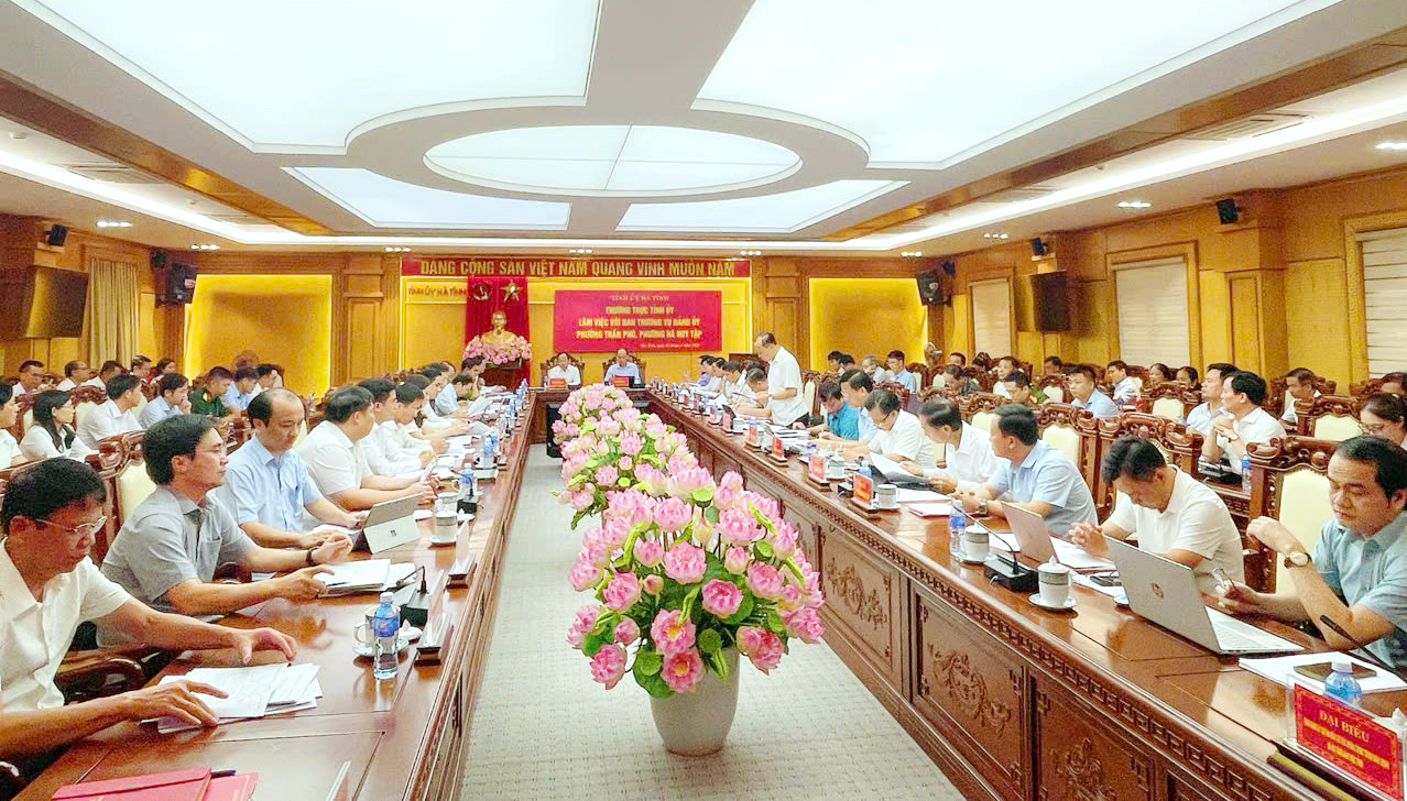 Thường trực Tỉnh ủy làm việc với Đảng ủy phường Trần Phú và phường Hà Huy Tập