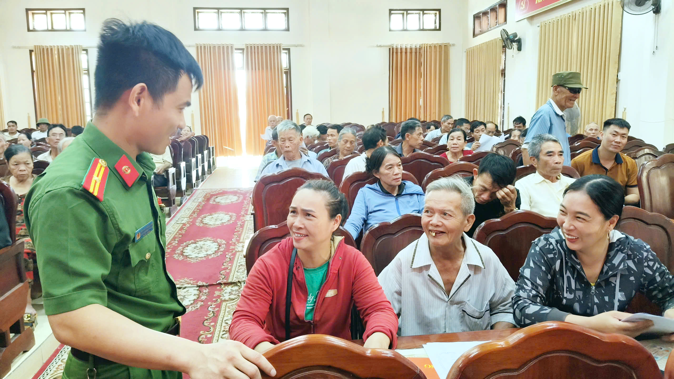 Phường Trần Phú tuyên truyền, hướng dẫn thân nhân liệt sĩ tham gia thu nhận mẫu ADN phục vụ xác định danh tính hài cốt Liệt sĩ