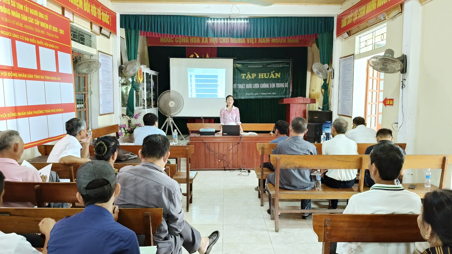 Phường Trần Phú tập huấn kỹ thuật nuôi Lươn không bùn trong bể cho người dân