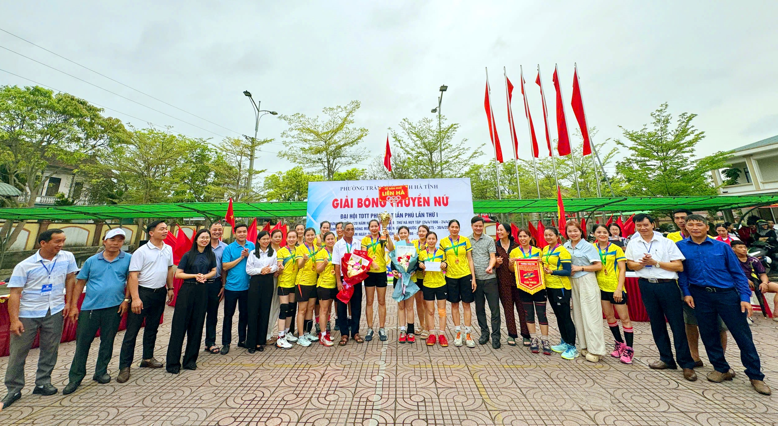 Đội Liên Hà xuất sắc giành cúp vô địch giải bóng chuyền nữ phường Trần Phú lần thứ I năm 2026