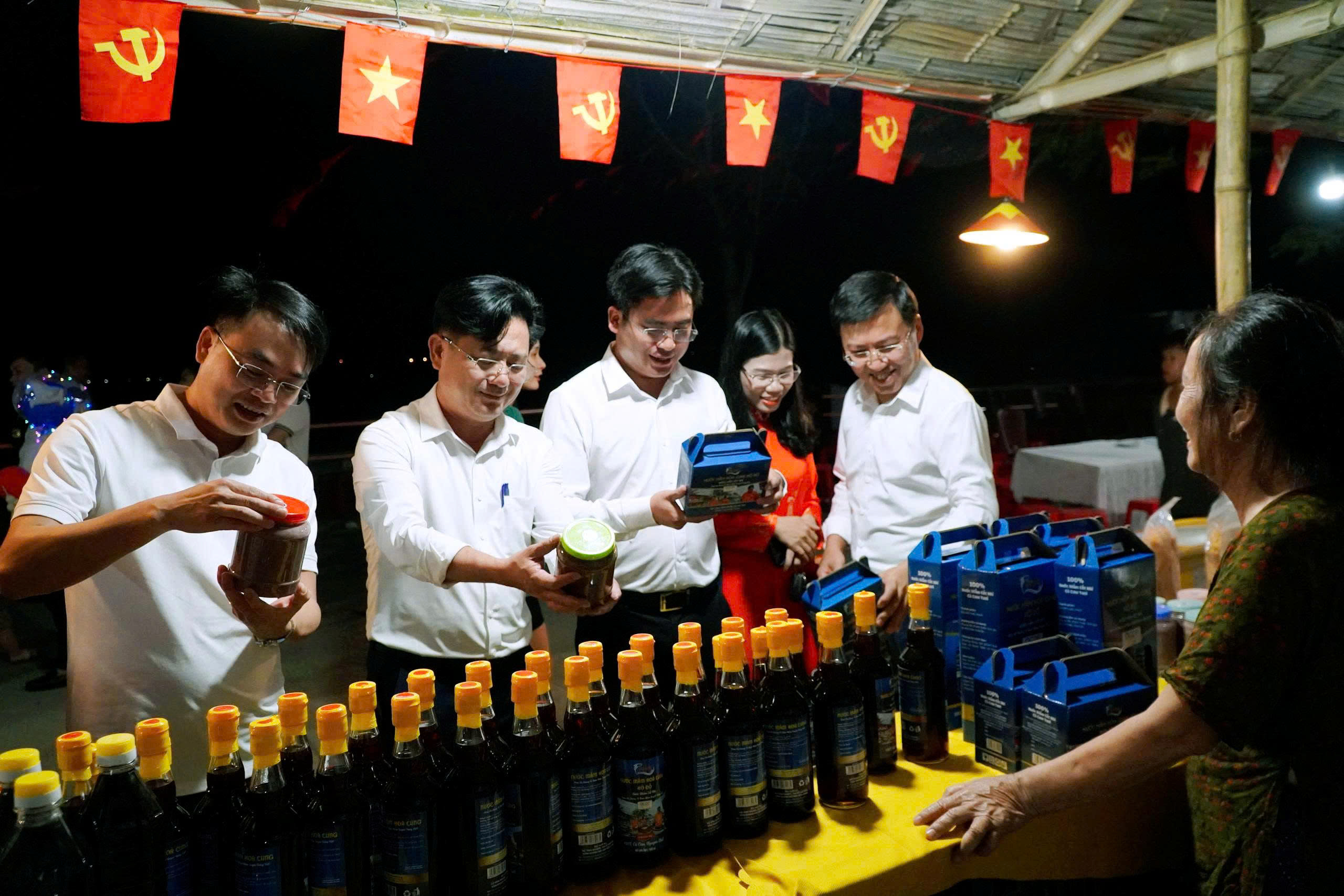 Khai mạc phiên chợ quê phường Trần Phú lần thứ I năm 2026