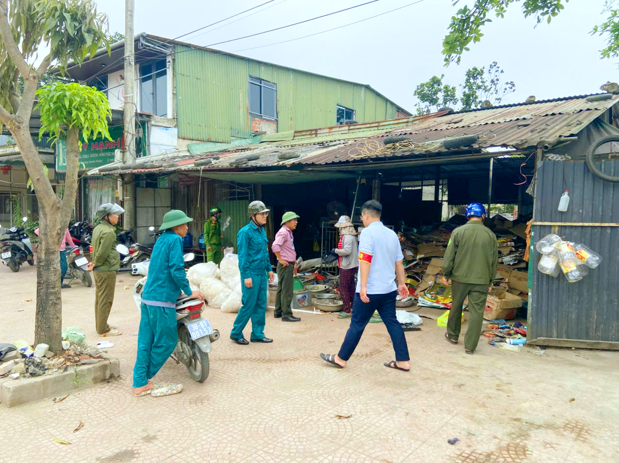 Phường Trần Phú tiếp tục ra quân lập lại trật tự đô thị, duy trì kiểm tra thường xuyên, xử lý nghiêm vi phạm