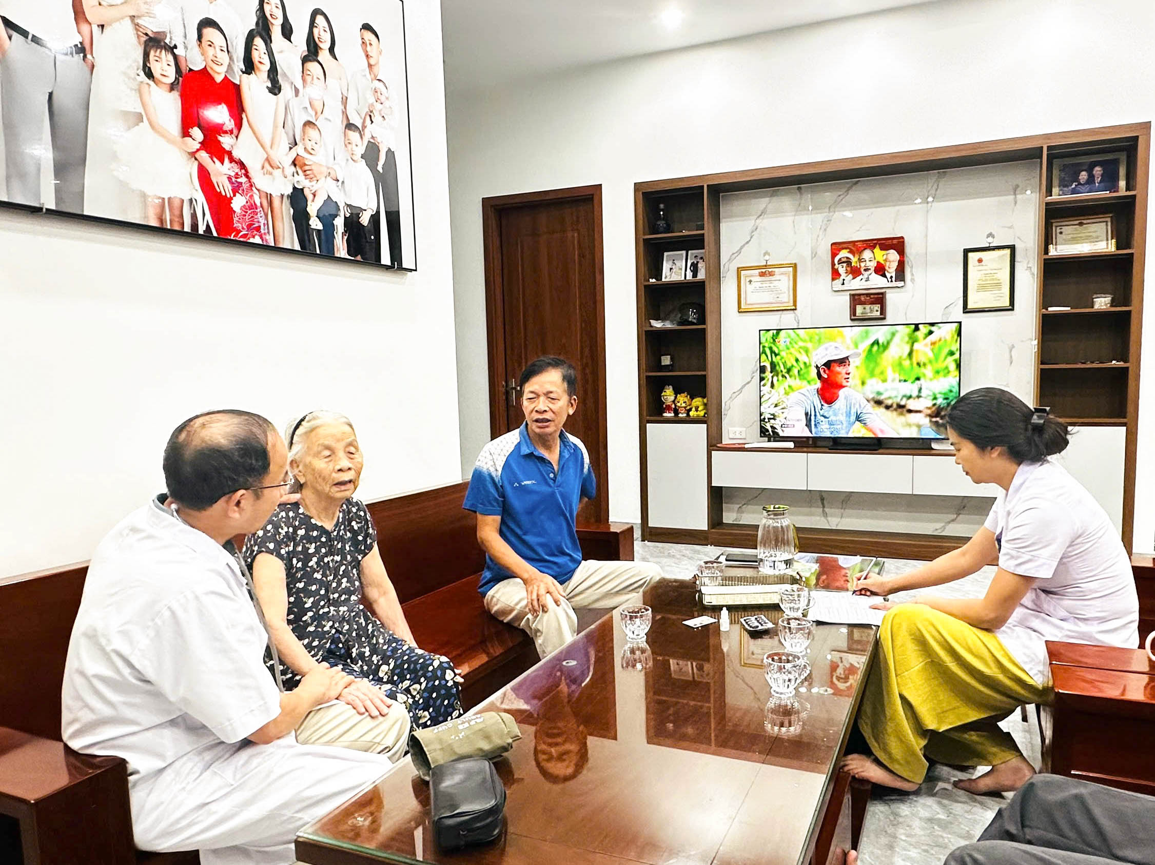 Phường Trần Phú huy động lực lượng y tế đến tận nhà, quyết tâm hoàn thành mục tiêu khám sức khỏe toàn dân