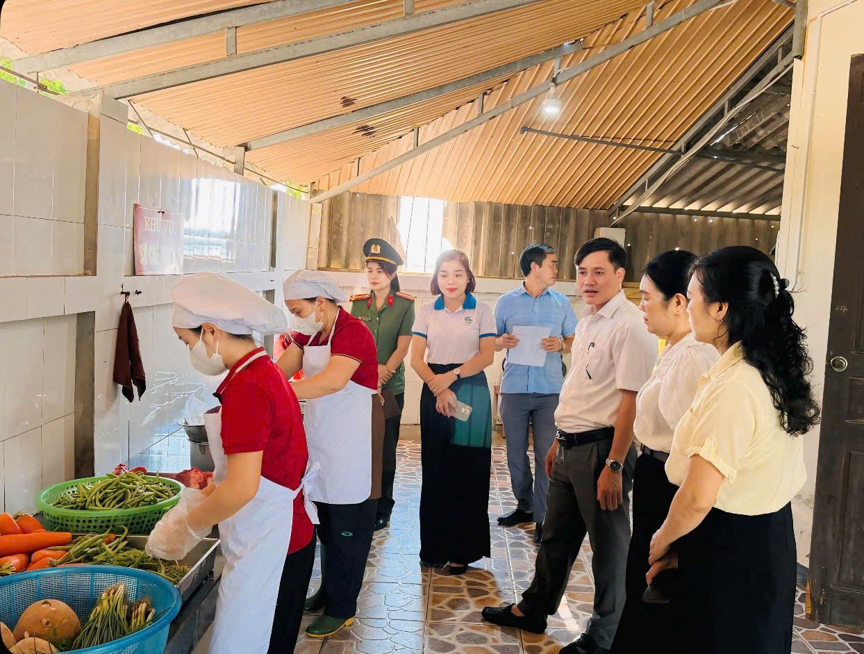 MTTQ phường Trần Phú giám sát công tác bảo đảm ATTP tại các trường học