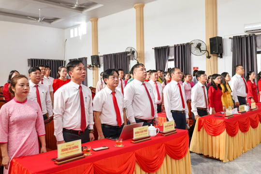 Phường Trần Phú chào cờ đầu tháng, triển khai nhiệm vụ tháng 10 