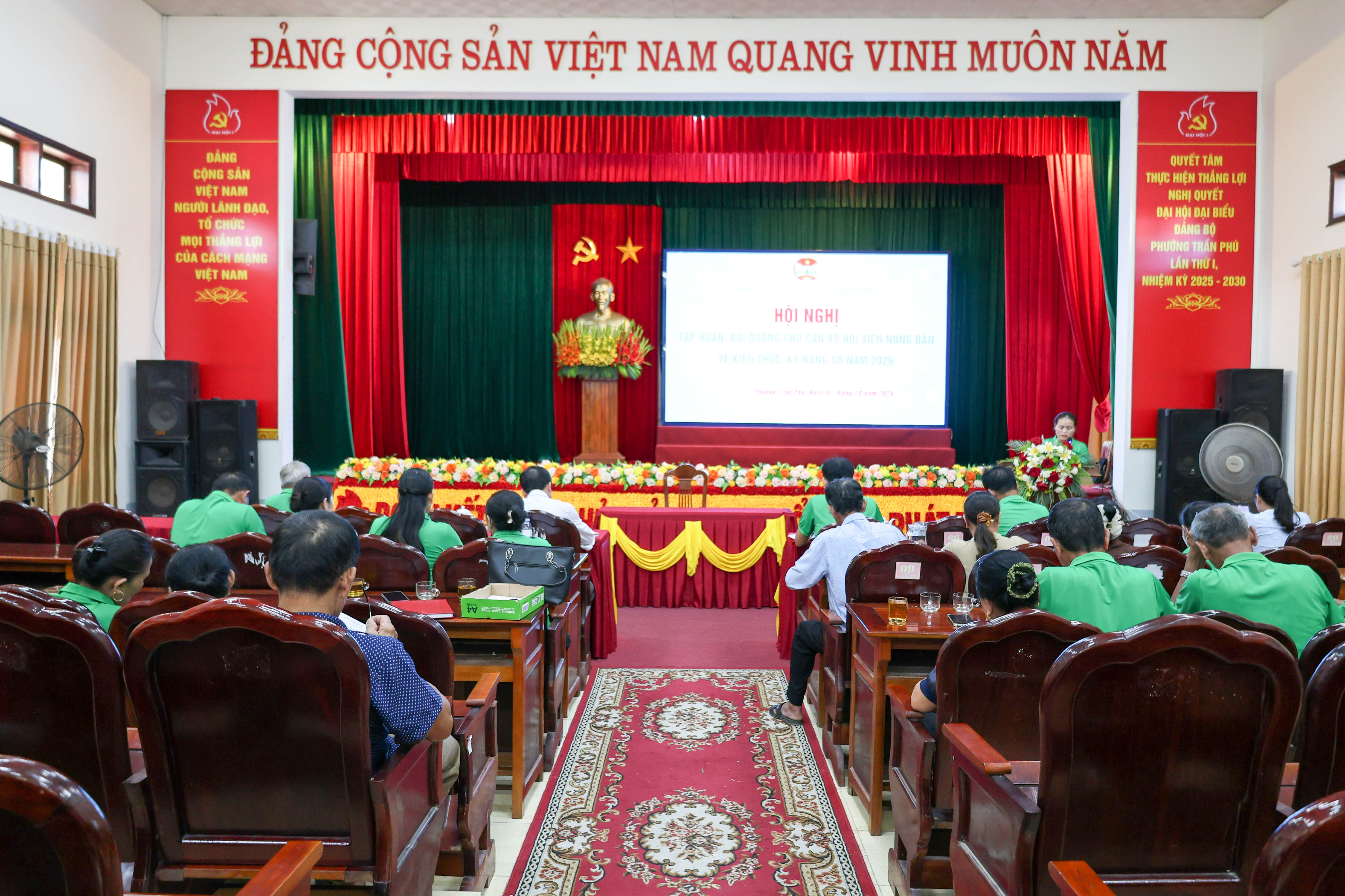 Hội Nông dân phường Trần Phú sơ kết hoạt động 9 tháng, đẩy mạnh hỗ trợ nông dân chuyển đổi số
