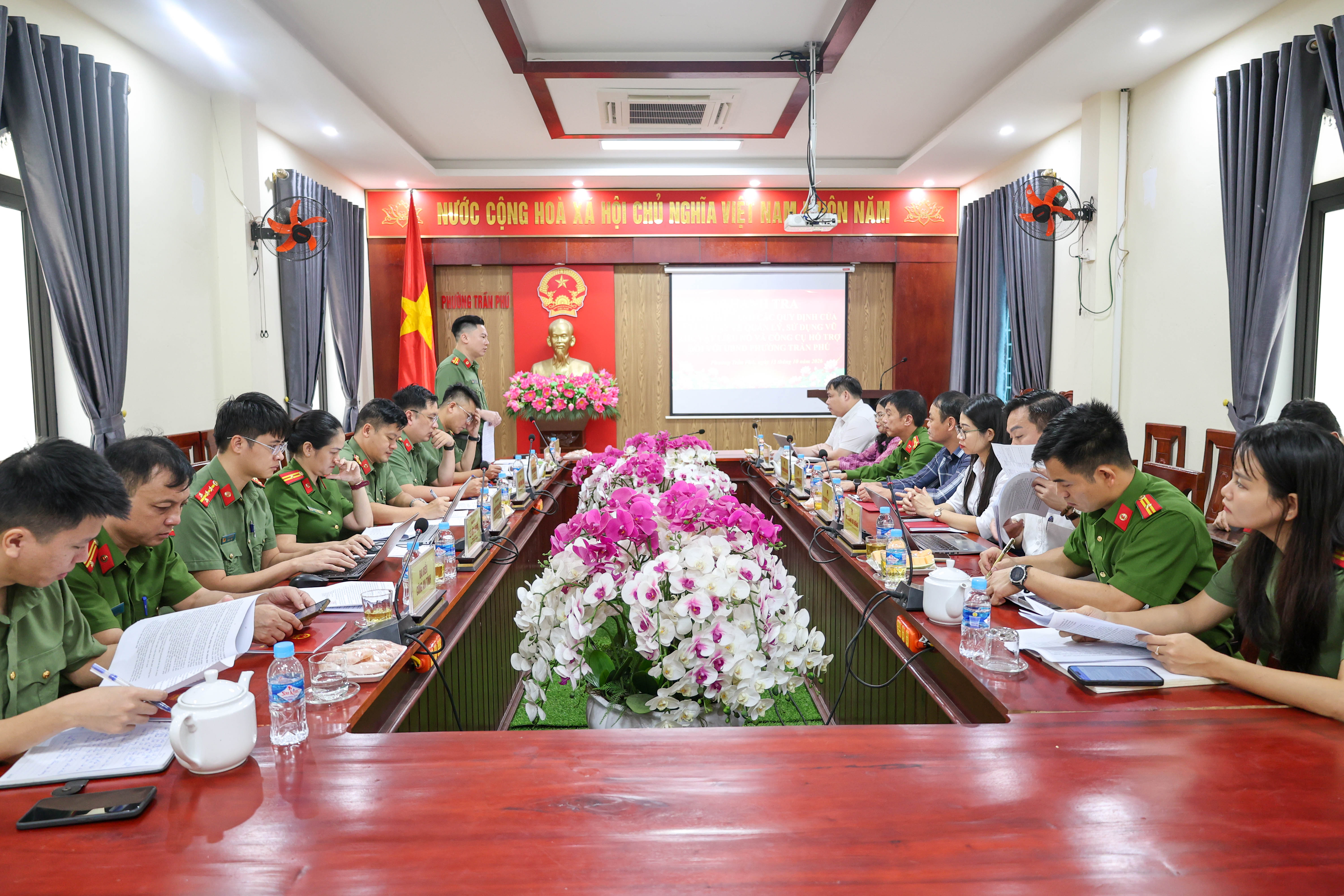 Đoàn thanh tra Bộ Công an kiểm tra công tác quản lý, sử dụng vũ khí, vật liệu nổ và công cụ hỗ trợ tại phường Trần Phú