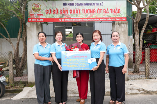 Phụ nữ phường Trần Phú ra mắt mô hình sản xuất tương ớt bà Thảo 