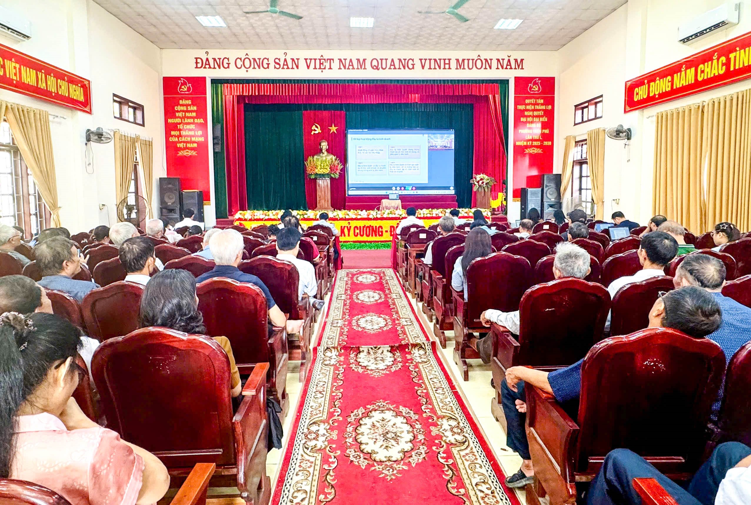 Phường Trần Phú tham gia hội nghị toàn quốc quán triệt, triển khai Nghị quyết Hội nghị lần thứ Tư BCH Trung ương đảng khóa XIV