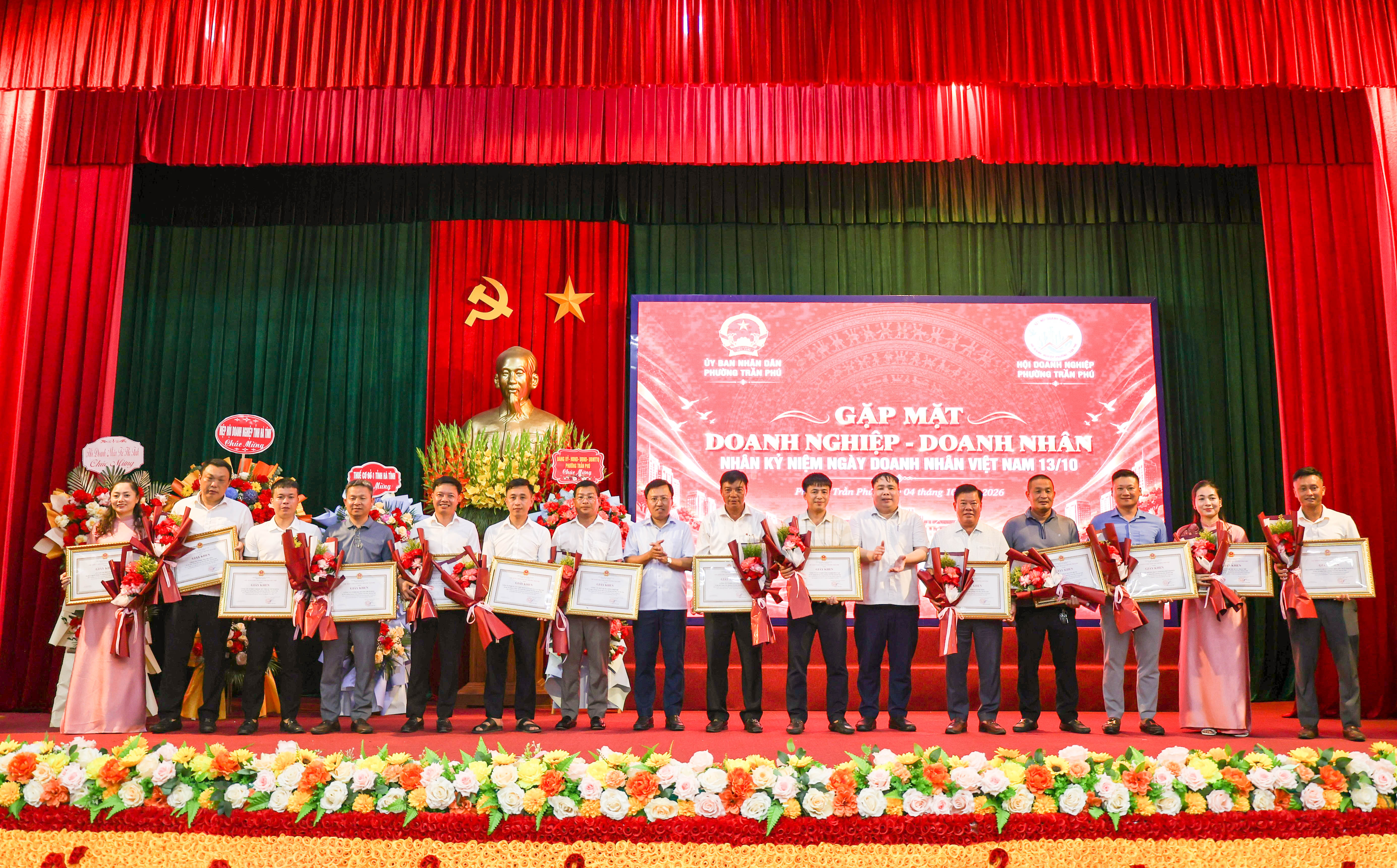 Trần Phú gặp mặt doanh nghiệp, doanh nhân, vinh danh 16 doanh nghiệp tiêu biểu, trao giải bóng chuyền đệm 3-3