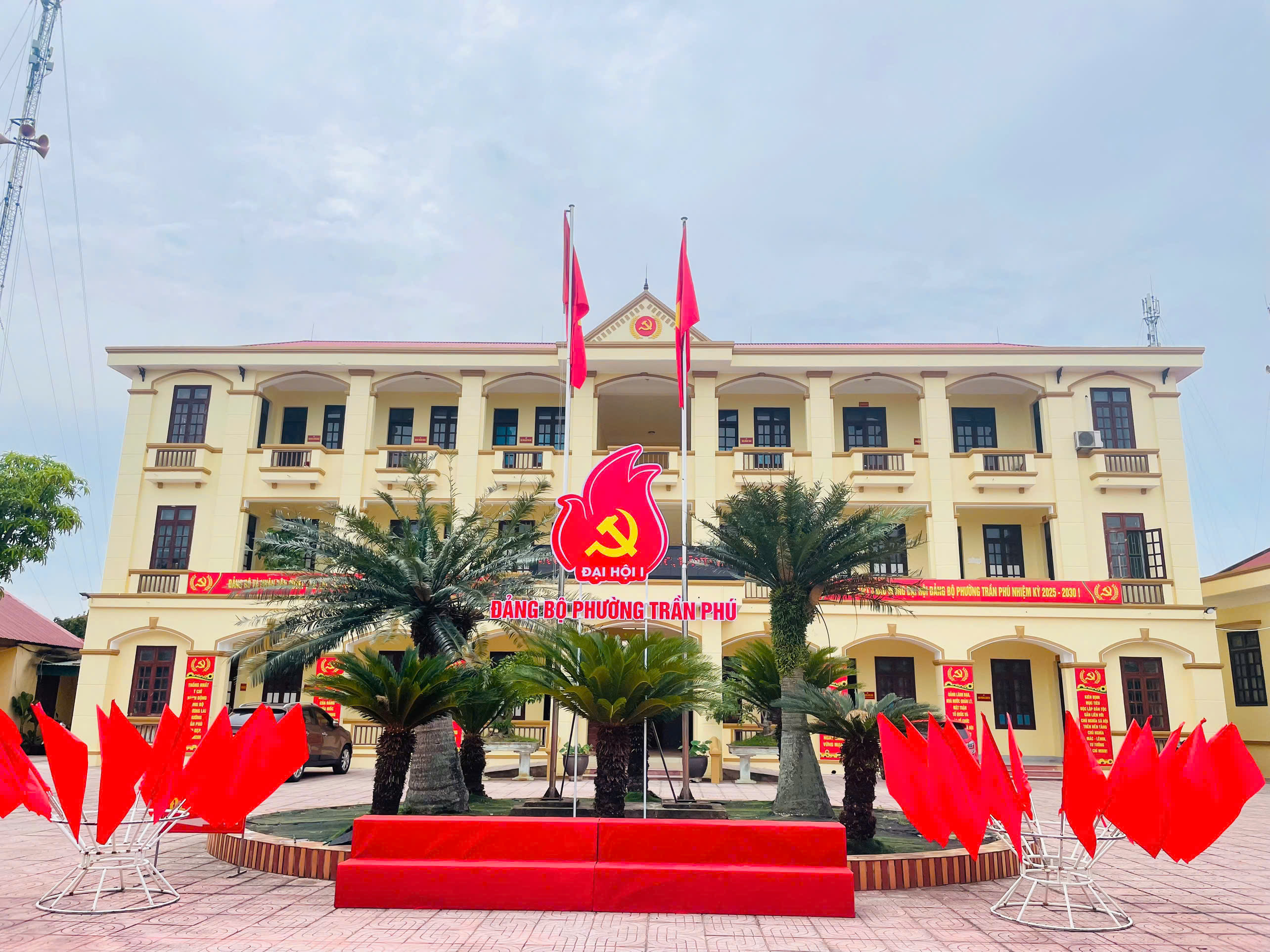 Chào mừng Đại hội đại biểu Đảng bộ phường Trần Phú lần thứ I, nhiệm kỳ 2025-2030 