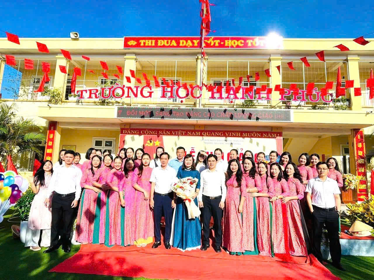 Không khí khai giảng năm học mới rộn ràng tại phường Trần Phú