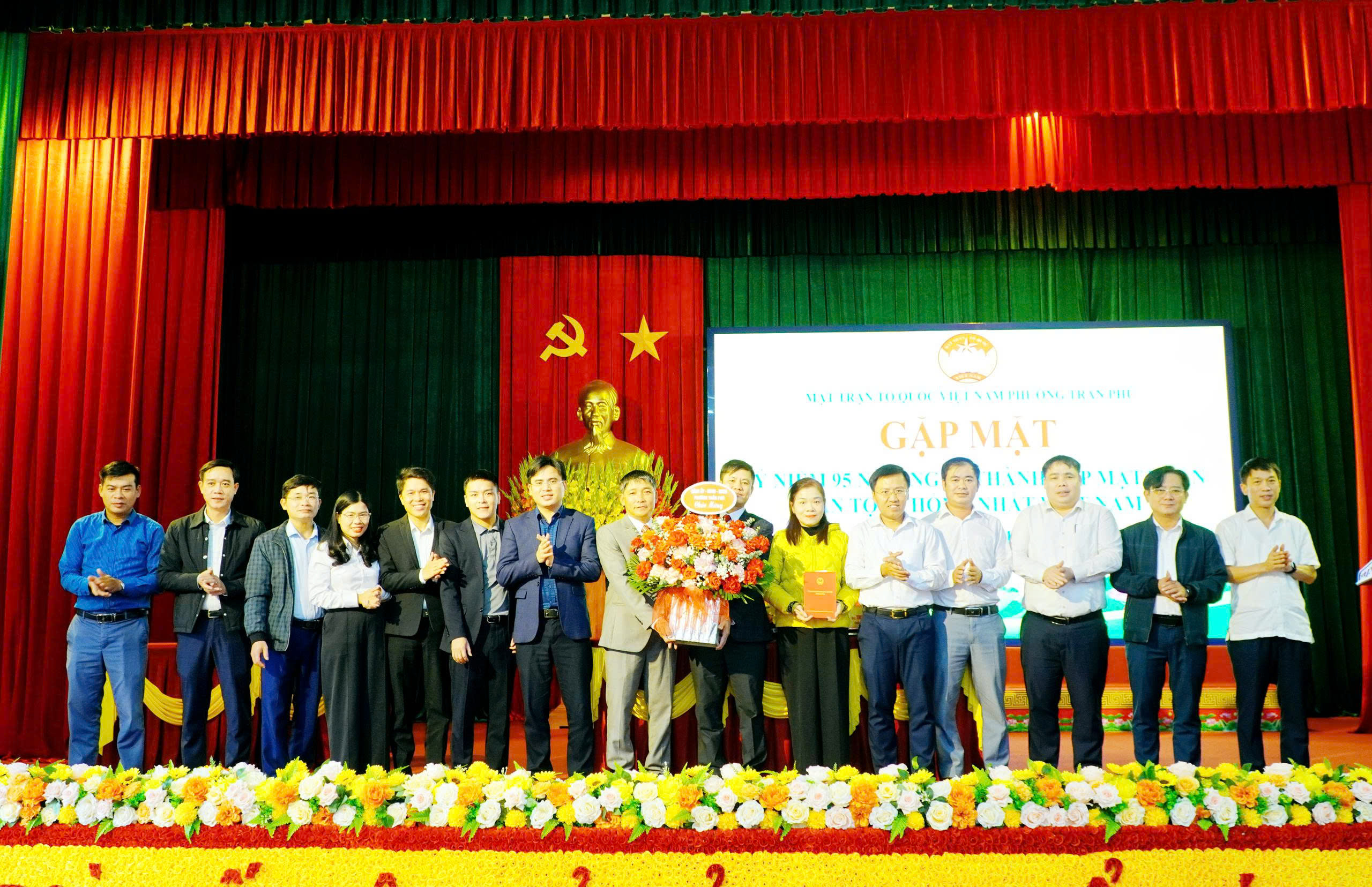Mặt trận Tổ quốc phường Trần Phú tổ chức gặp mặt kỷ niệm 95 năm thành lập Mặt trận Dân tộc thống nhất Việt Nam, (18/11/1930 – 18/11/2025) 