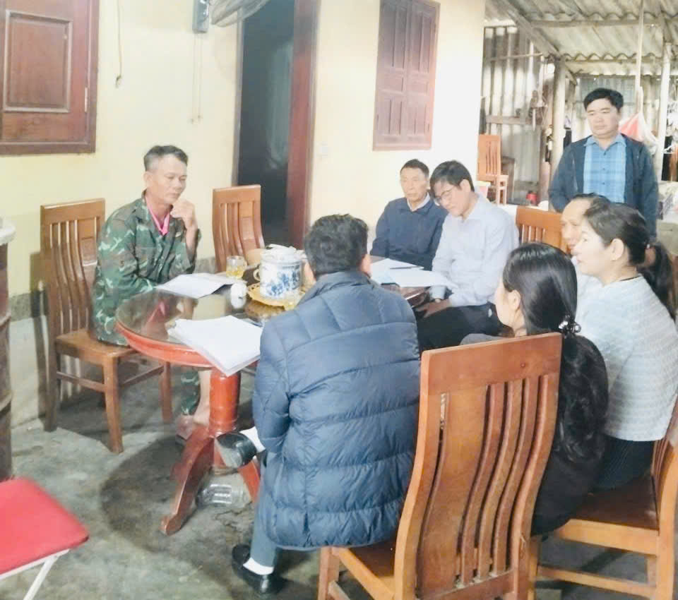 Uỷ ban Mặt trận Tổ Quốc, các tổ chức chính trị xã hội phường Trần Phú tham gia vận động giải phóng mặt bằng và sôi nổi các hoạt động ra quân vệ sinh môi trường.