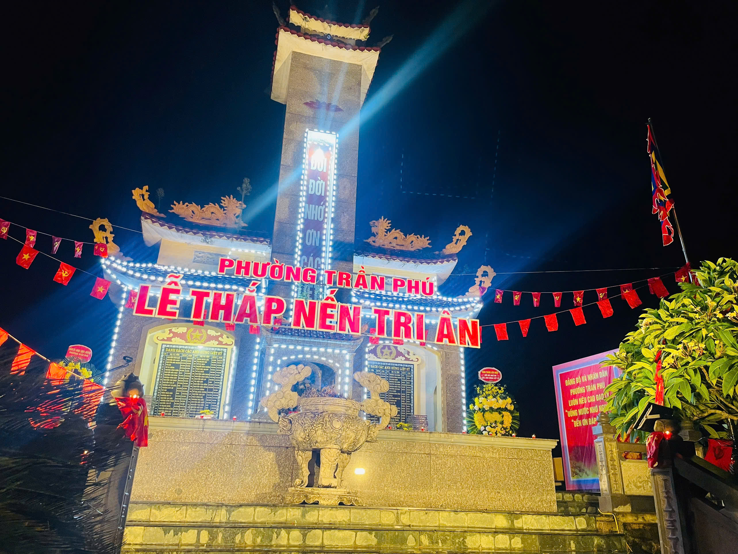 Linh thiêng Lễ thắp nến tri ân các anh hùng Liệt sỹ trên địa bàn phường Trần Phú